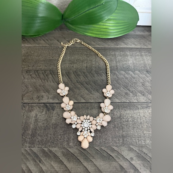 Elegant Gold and Pink Floral Necklace - Picture 9 of 9